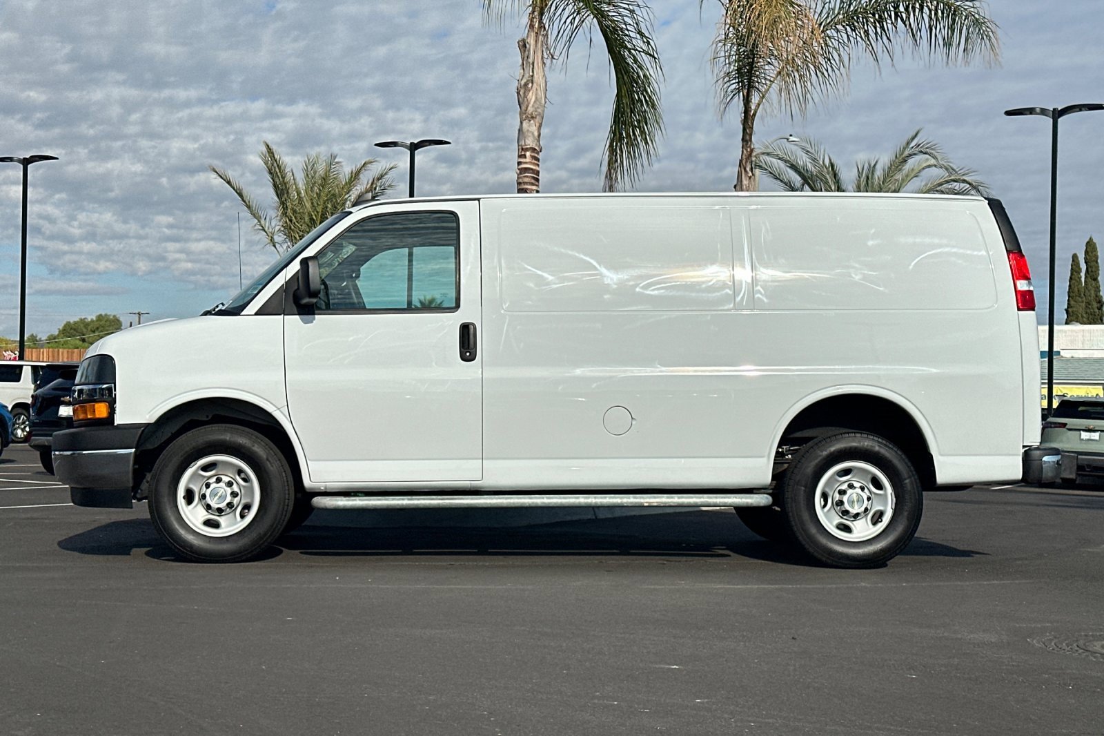 Used 2023 Chevrolet Express 2500 w/ Driver Convenience Package image 7