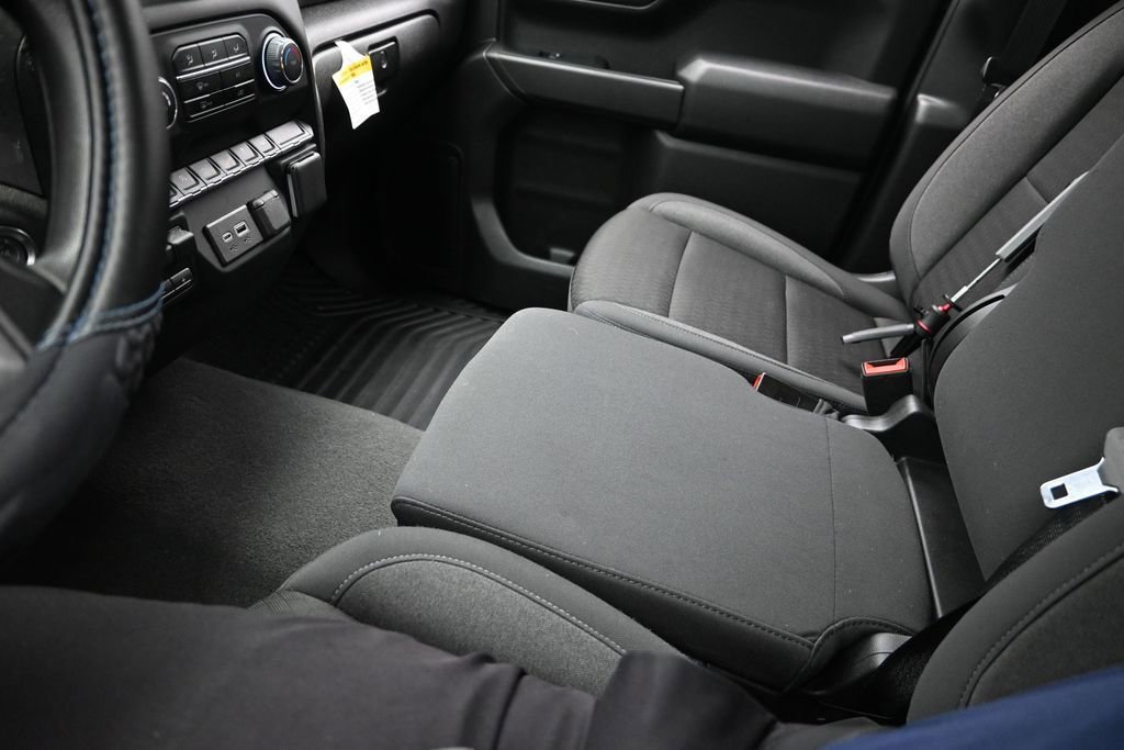 Used 2024 Chevrolet Silverado 1500 Custom w/ Turbomax Blackout Package RWD image 18