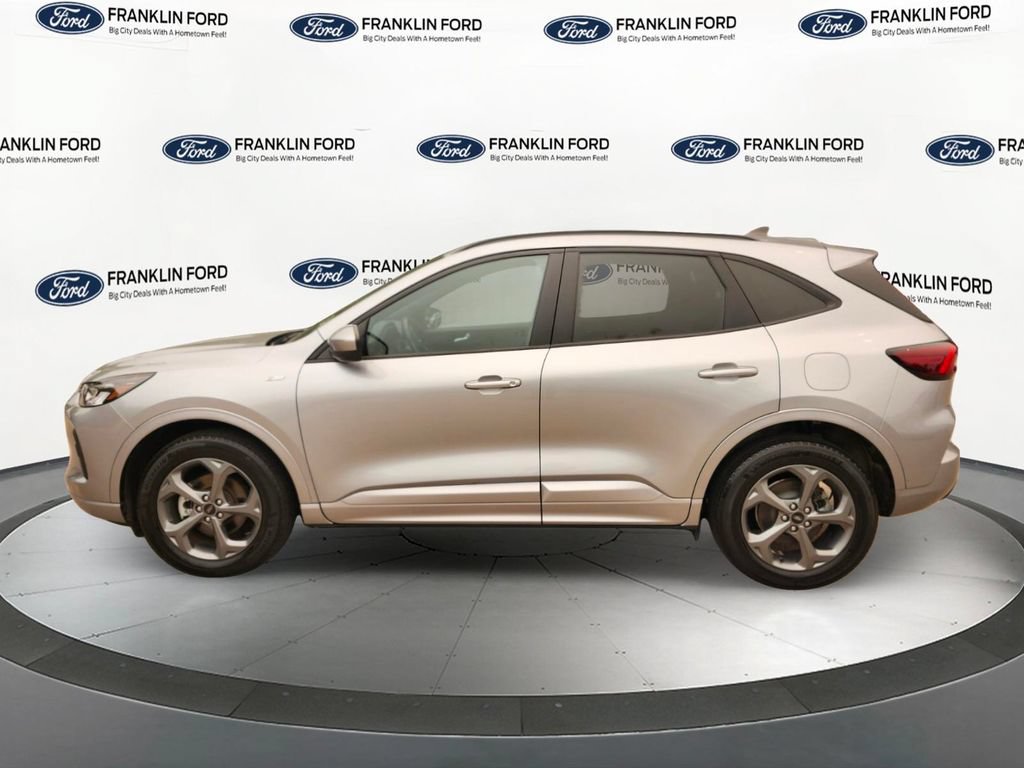 Used 2023 Ford Escape ST-Line Select AWD/4WD image 2