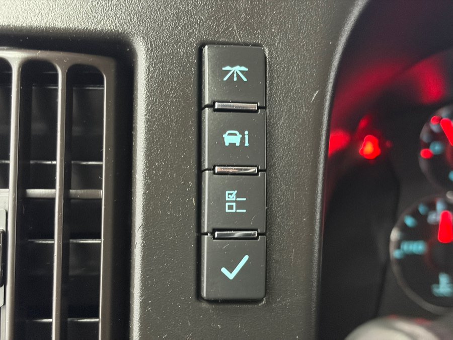 Used 2021 Chevrolet Express 3500 w/ Driver Convenience Package RWD image 31