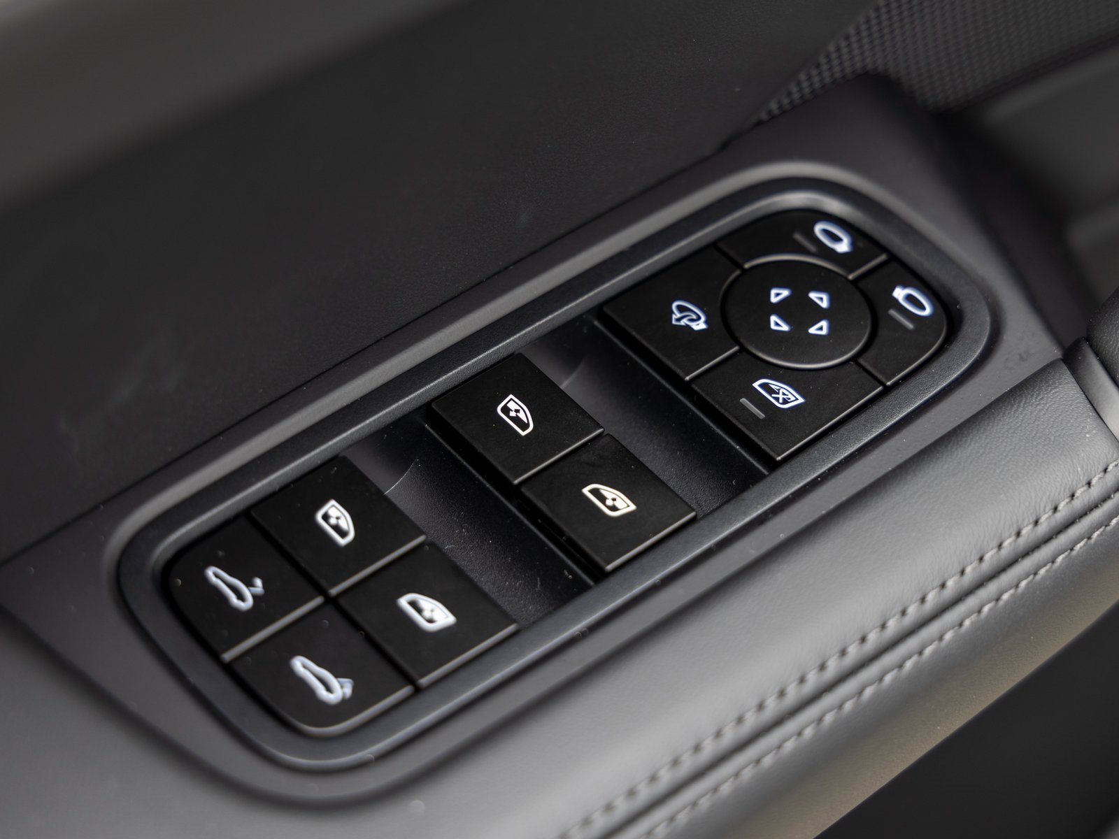 New 2026 Porsche Cayenne Coupe image 22