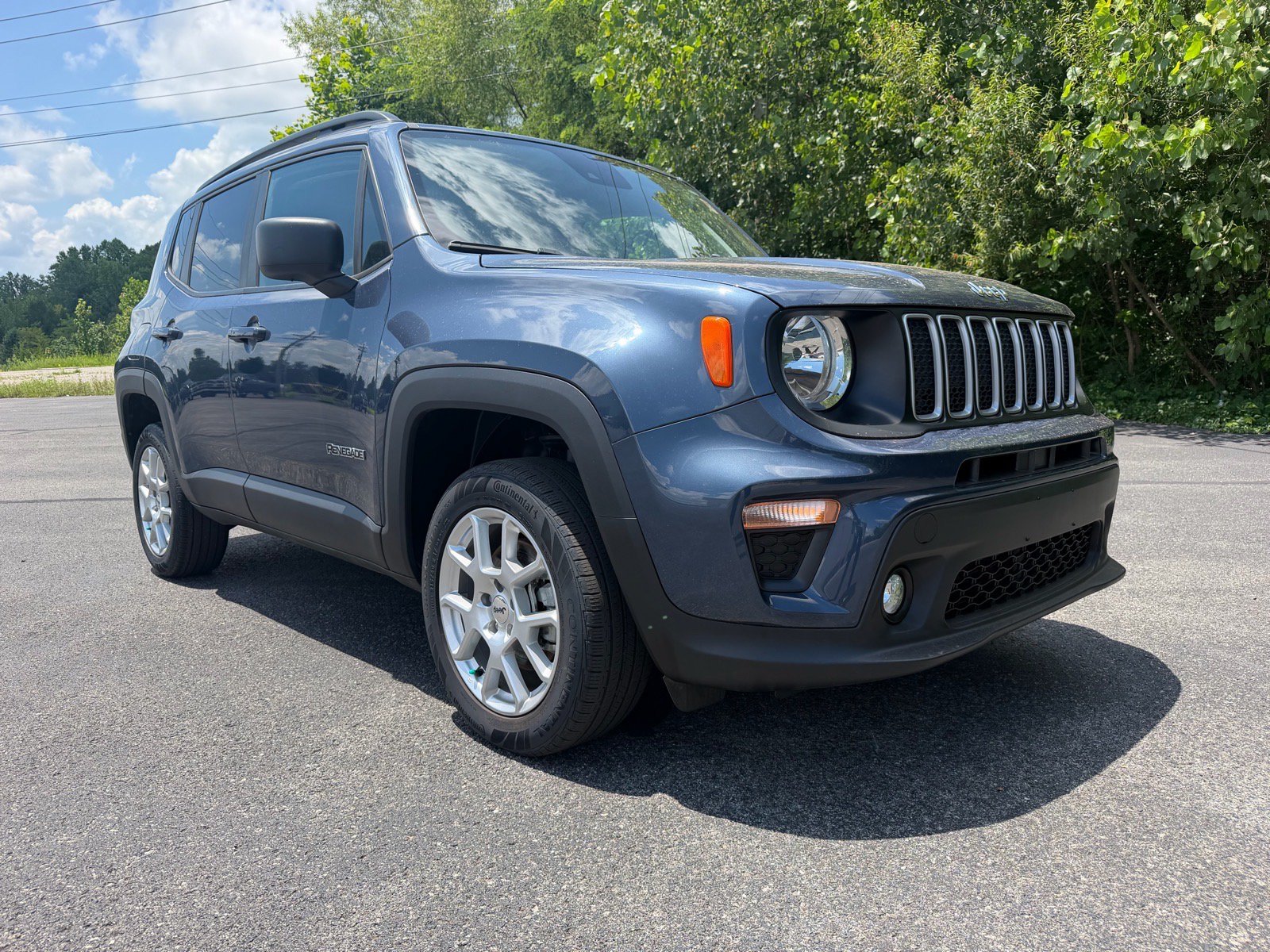 Used 2022 Jeep Renegade Latitude AWD/4WD image 3