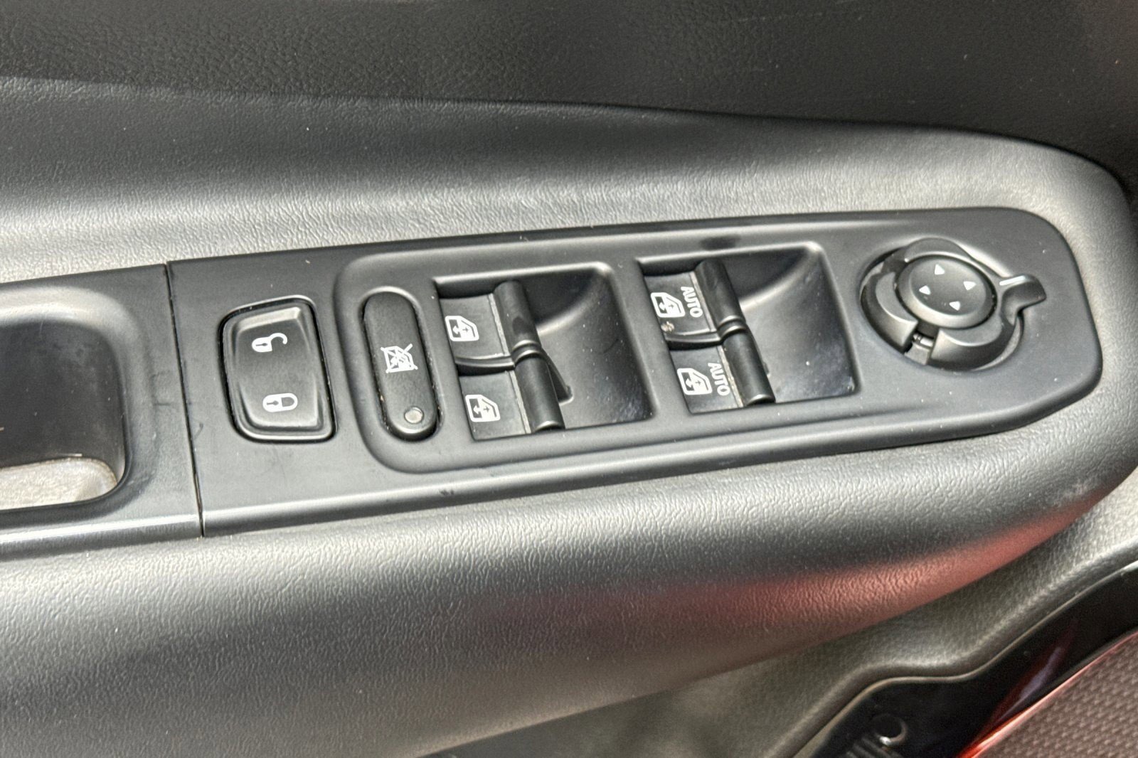 Used 2017 Jeep Renegade Altitude FWD image 12