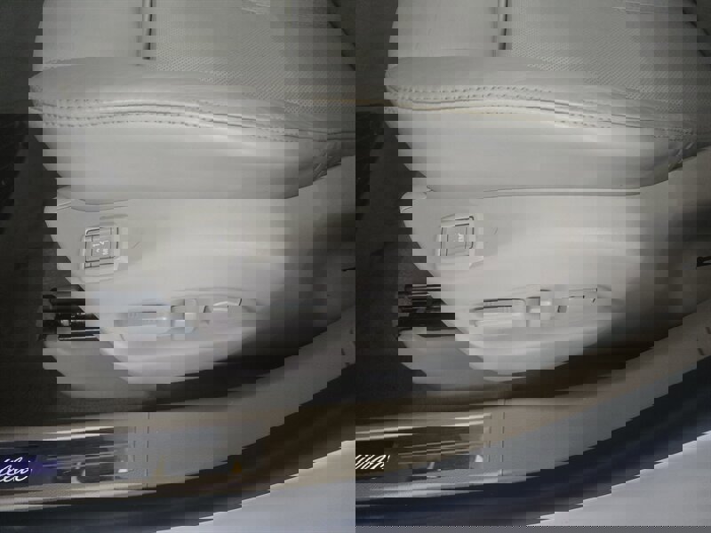 Used 2013 Cadillac SRX Luxury w/ Driver Awareness Package image 18