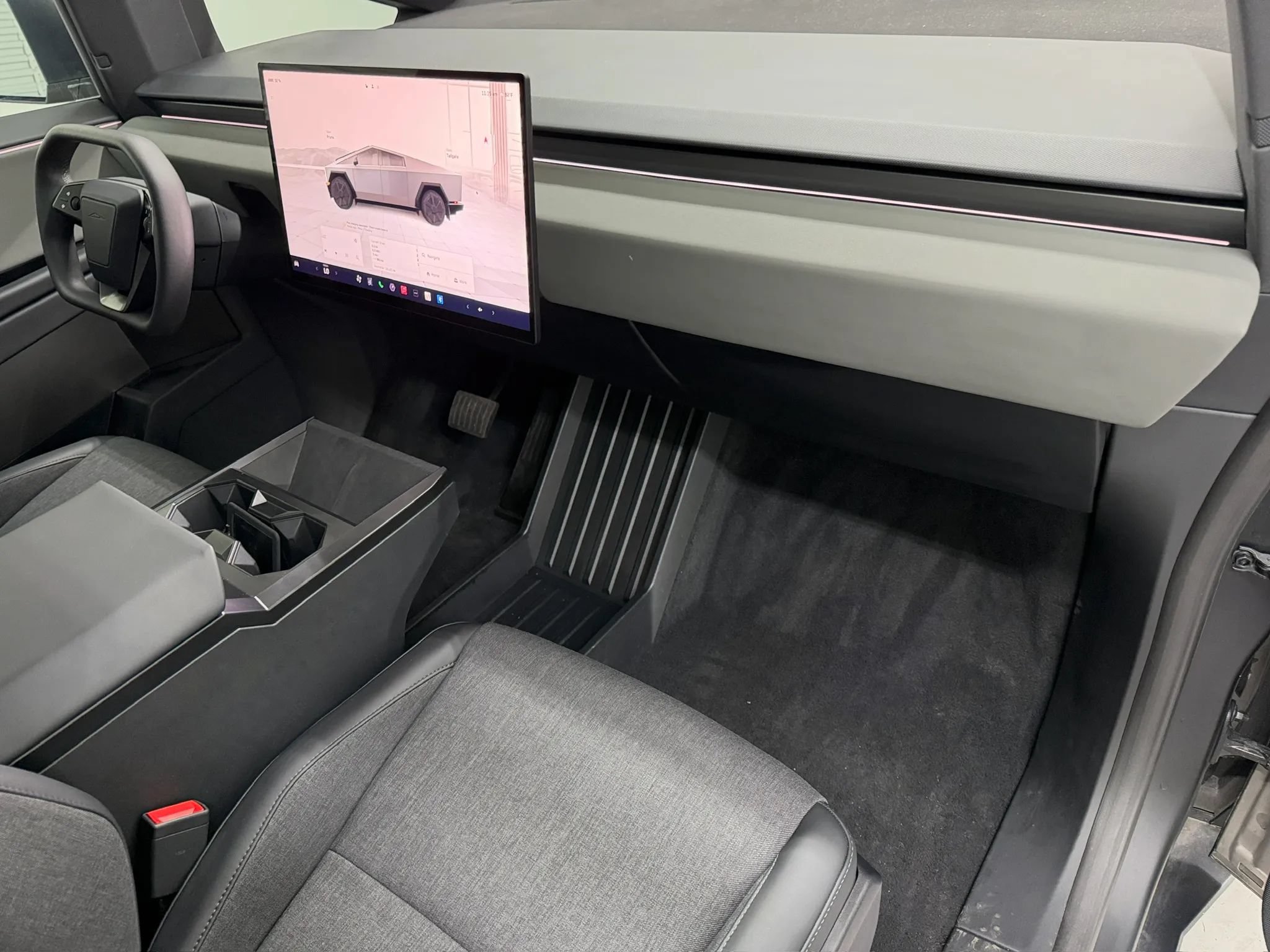 Used 2025 Tesla Cybertruck 2WD Crew Cab image 59
