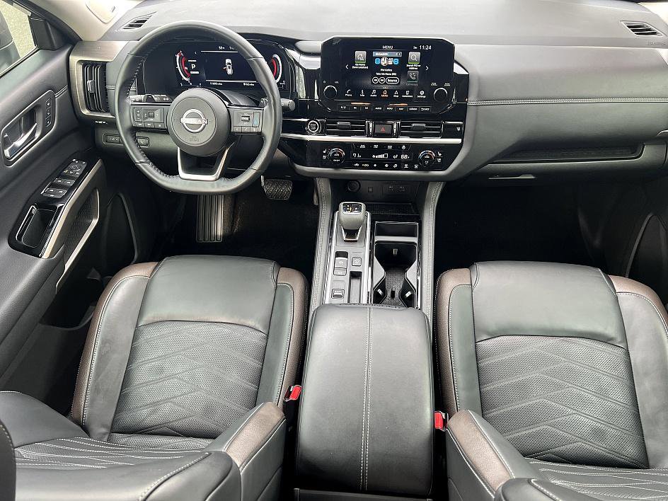 Certified 2024 Nissan Pathfinder Platinum w/ Black Appearance Package image 16