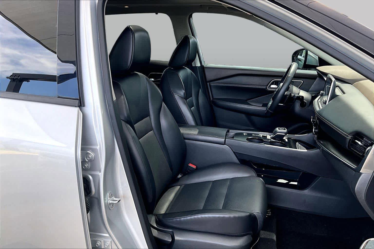 Used 2021 Nissan Rogue SV w/ Premium Package FWD image 9