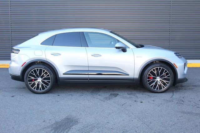 New 2025 Porsche Macan 4S Electric image 9