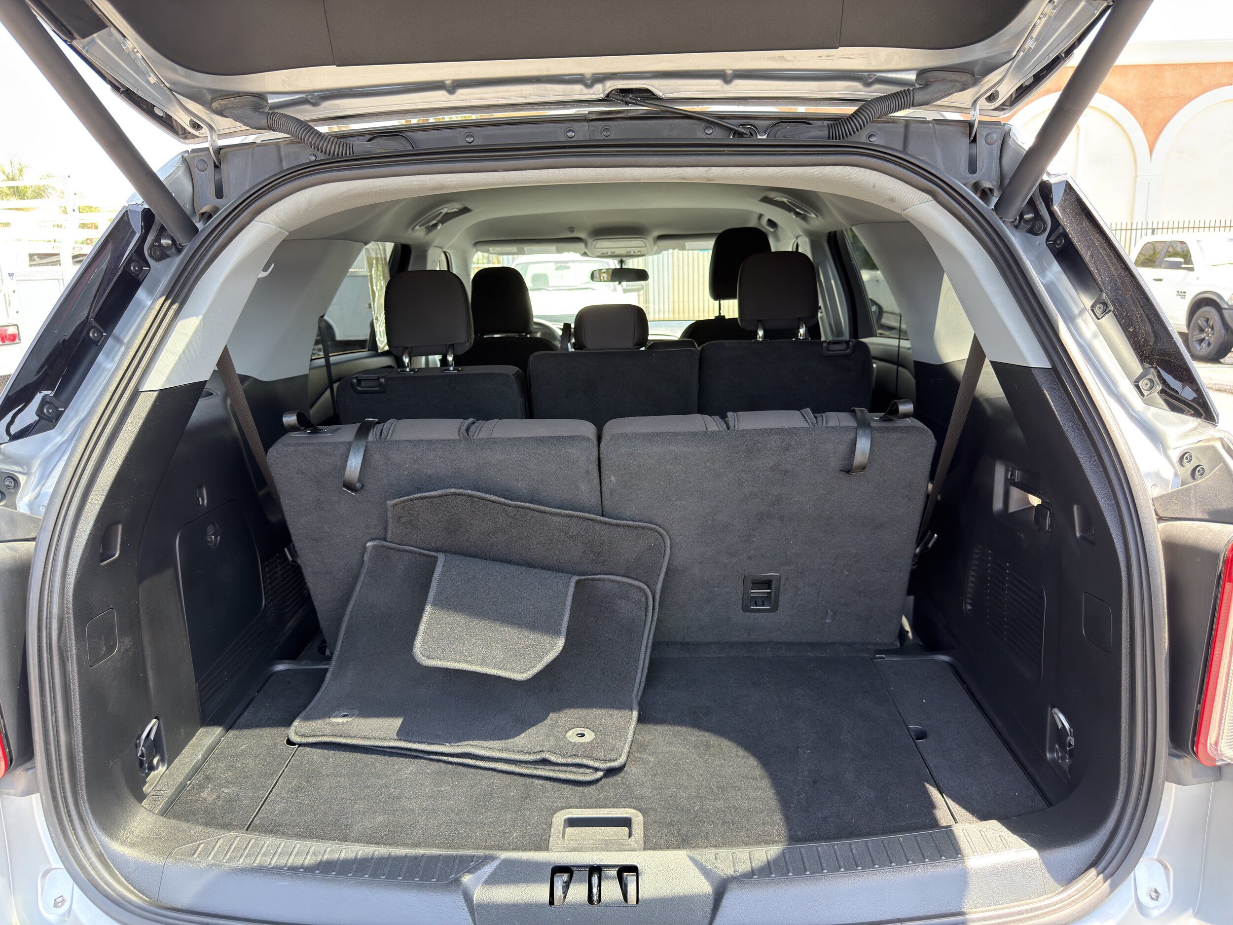 Used 2023 Ford Explorer XLT RWD image 16