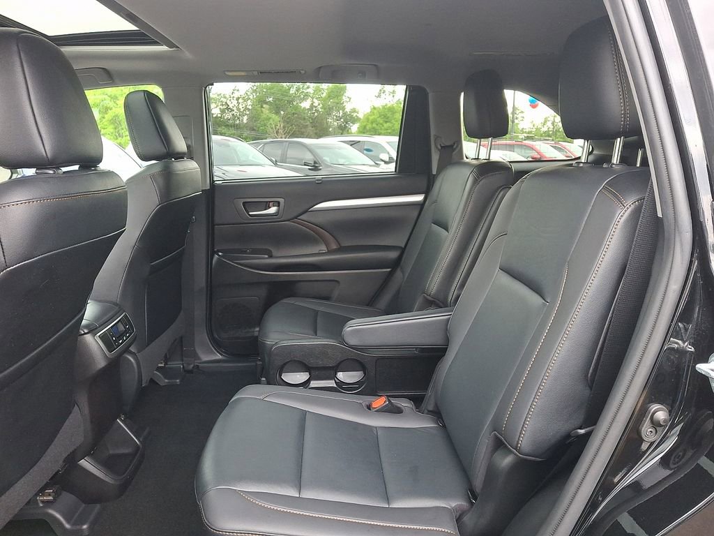 Used 2019 Toyota Highlander XLE AWD/4WD image 10