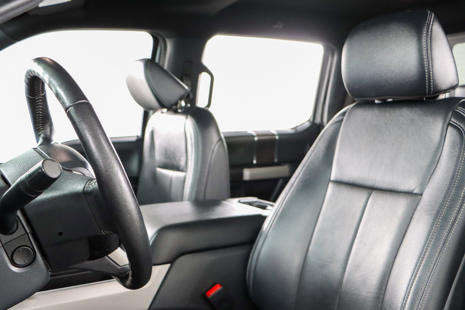 Used 2022 Ford F250 Lariat w/ Black Appearance Pkg image 25