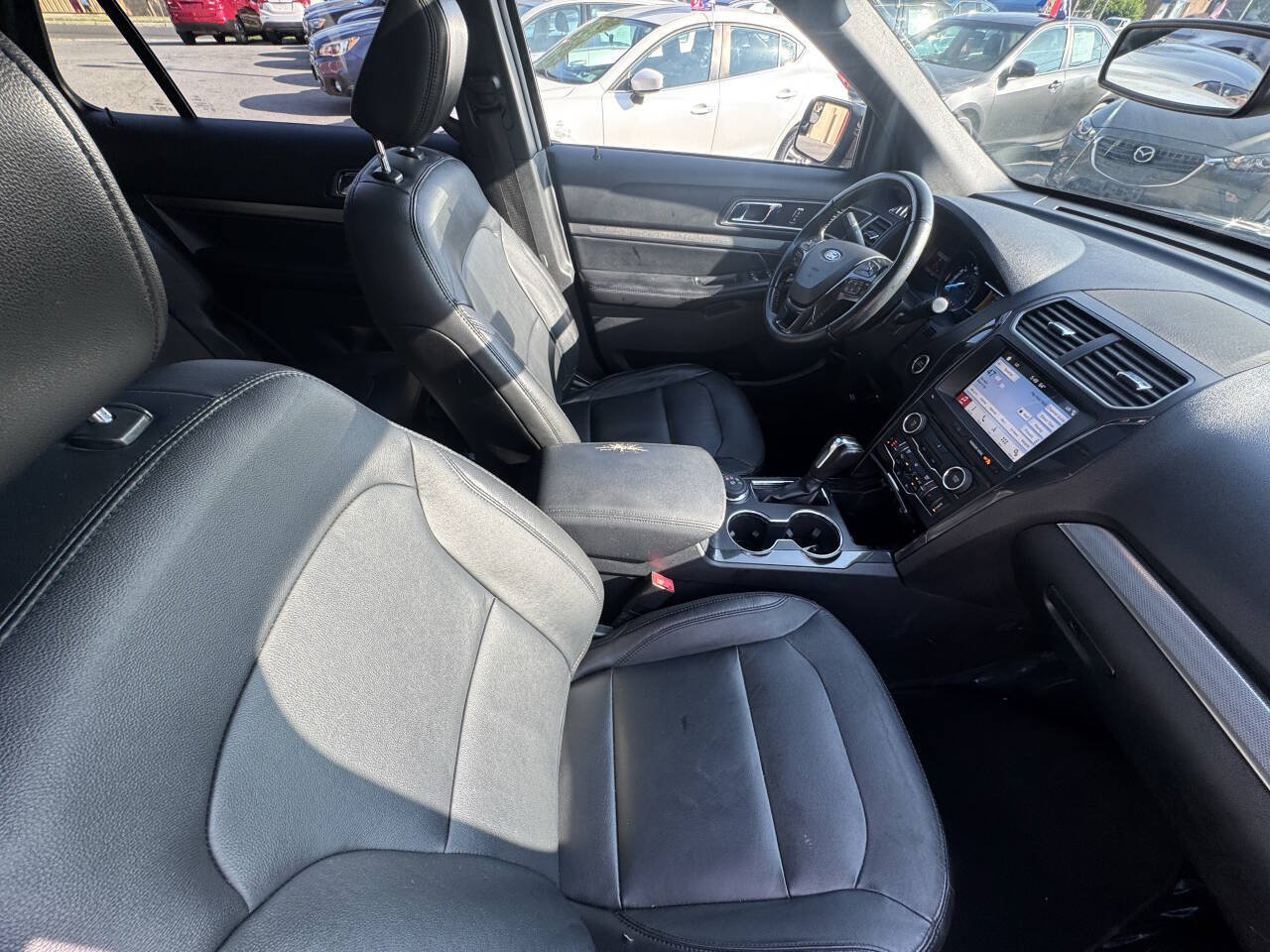 Used 2018 Ford Explorer XLT w/ Equipment Group 202A AWD/4WD image 34