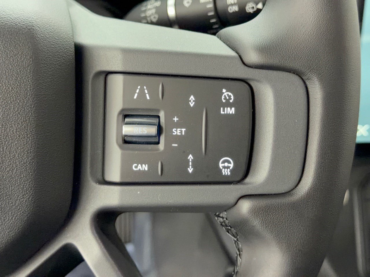 New 2026 Land Rover Defender 110 X-Dynamic SE AWD/4WD image 19