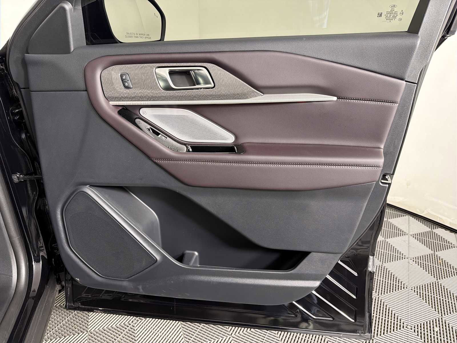 Used 2025 Ford Explorer Platinum image 12