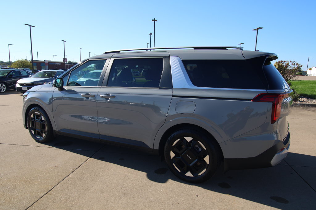Used 2026 Kia Carnival EX FWD image 18