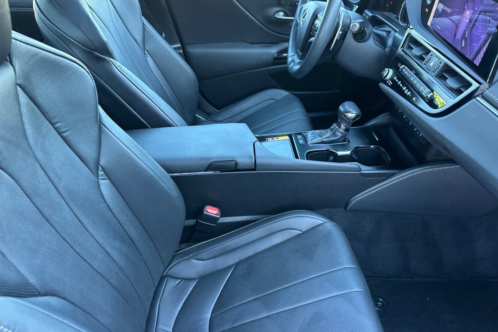 Used 2024 Lexus ES 300h F Sport image 31