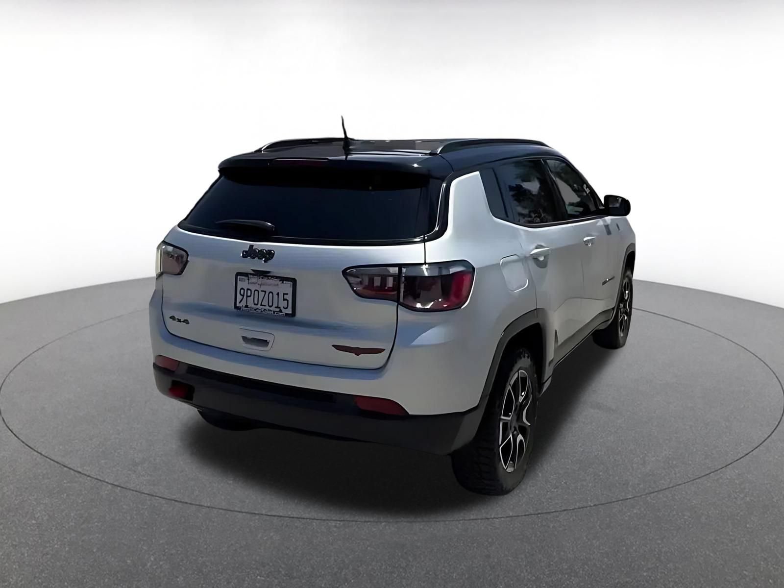Used 2025 Jeep Compass Trailhawk AWD/4WD image 13