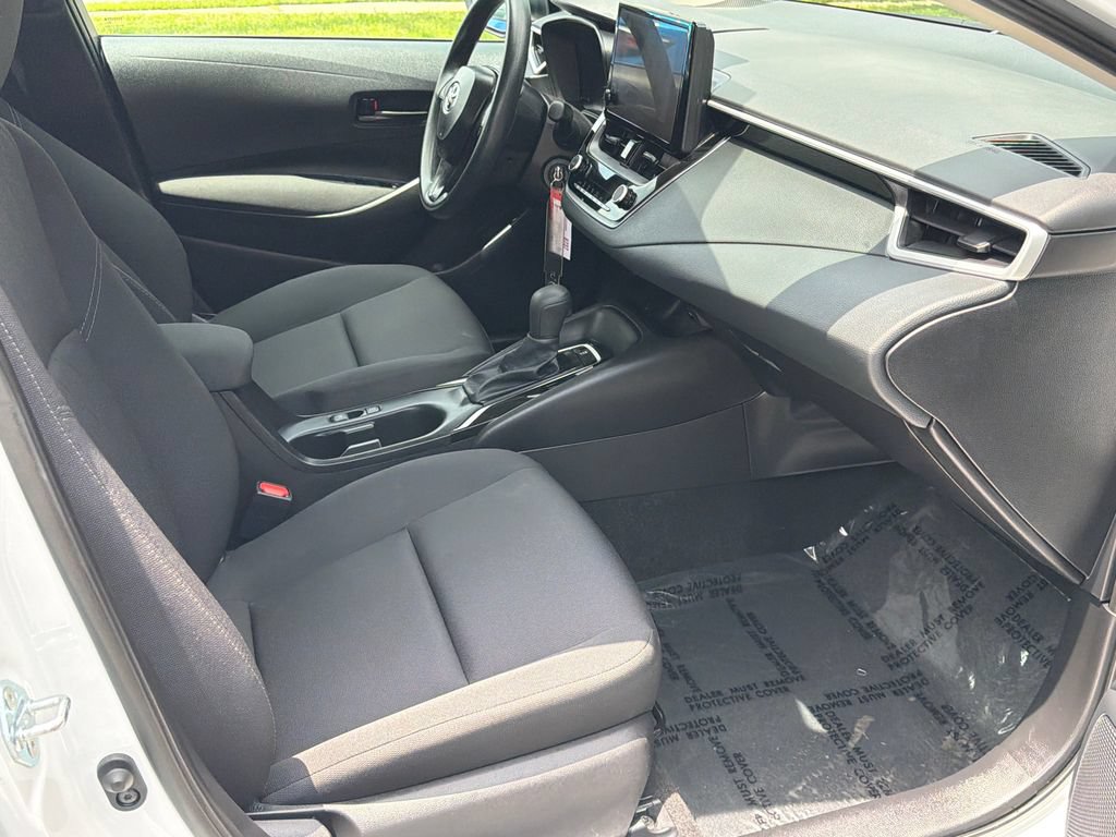 Used 2025 Toyota Corolla LE FWD image 10