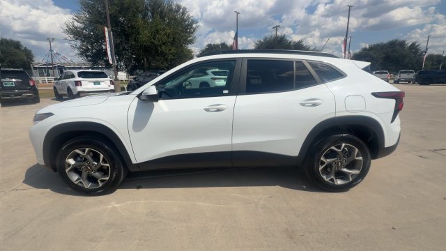 Used 2025 Chevrolet Trax LT FWD image 5