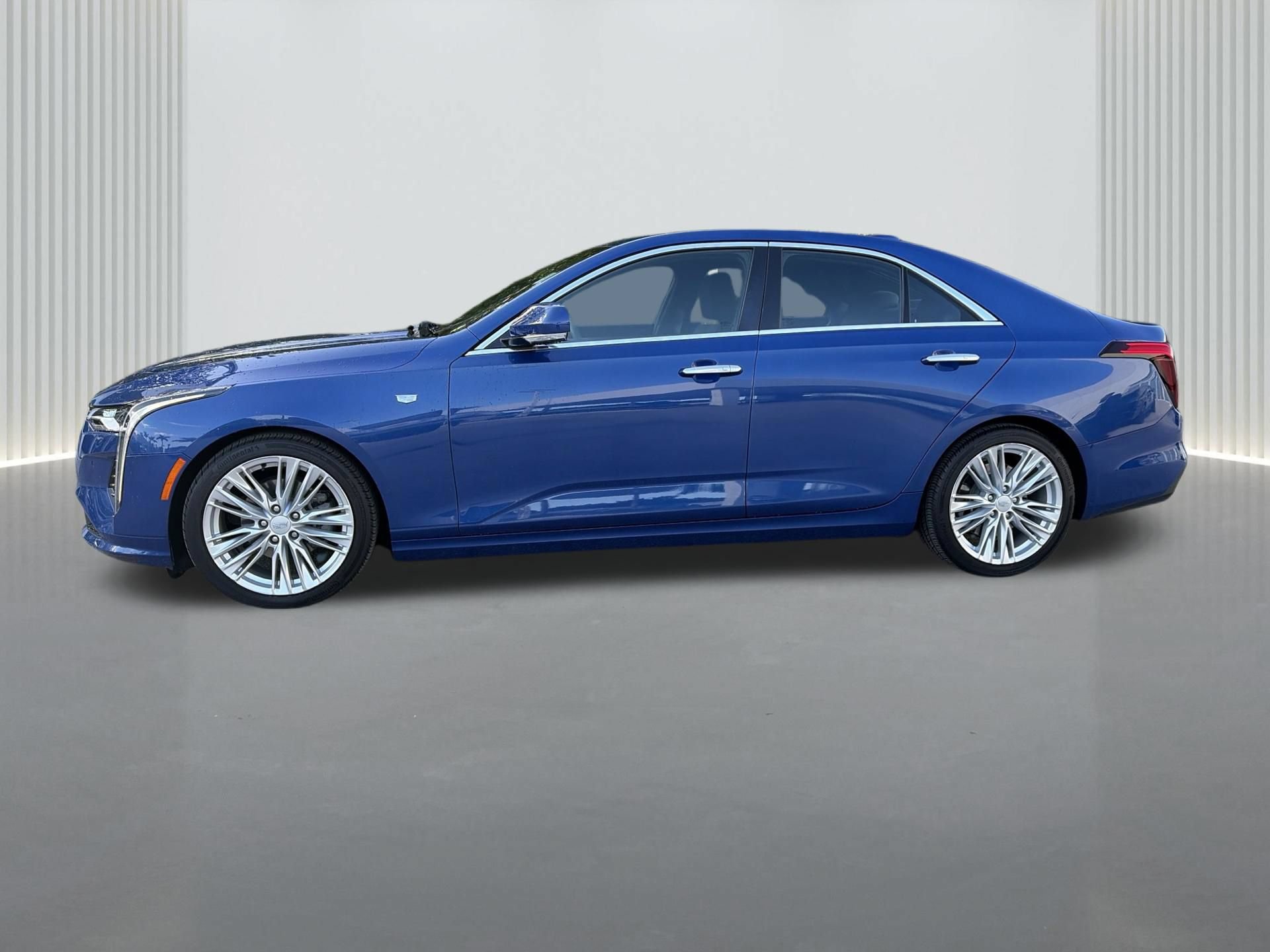 Used 2022 Cadillac CT4 Premium Luxury RWD image 3