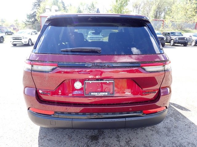 Certified 2023 Jeep Grand Cherokee Limited w/ Black Appearance Package image 4