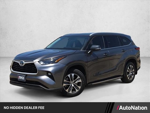 Used 2022 Toyota Highlander XLE FWD image 1