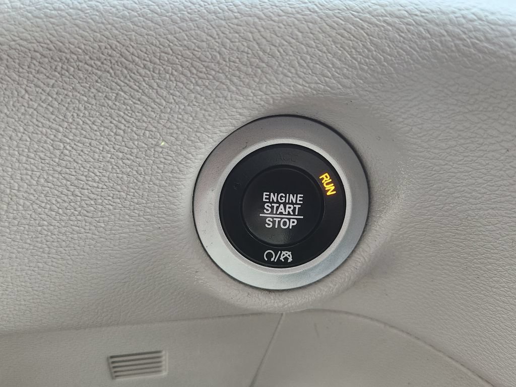 Used 2017 Chrysler Pacifica Touring w/ Tire & Wheel Group FWD image 20
