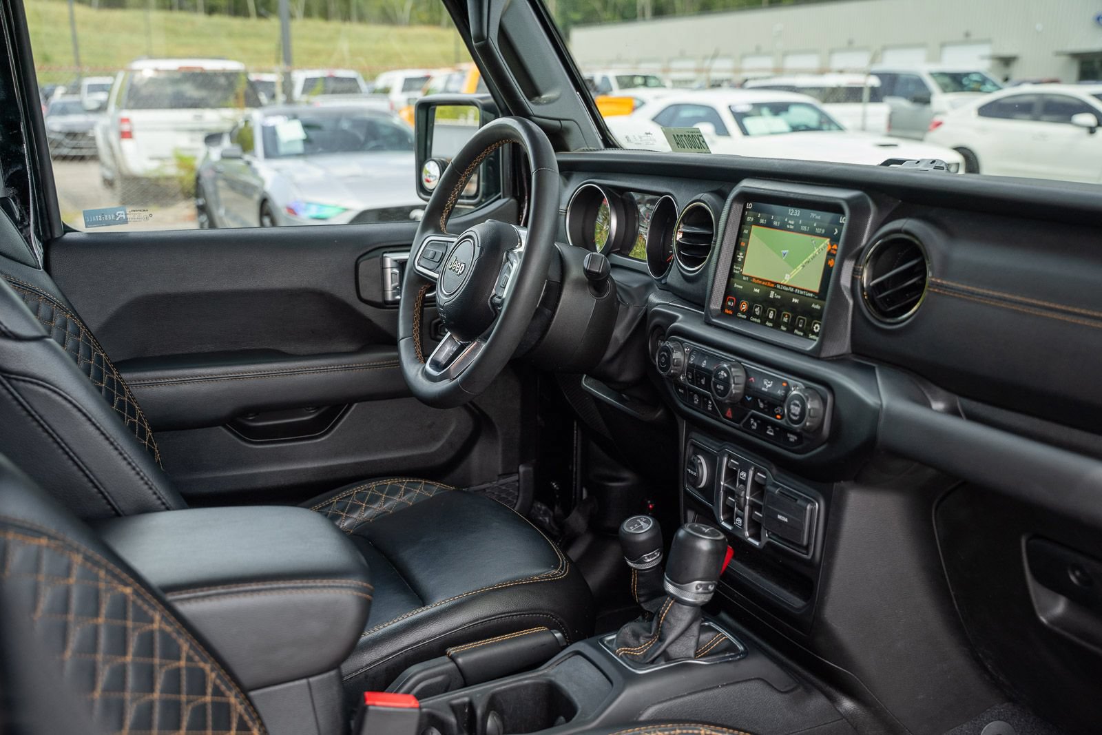 Used 2023 Jeep Gladiator Overland AWD/4WD image 12