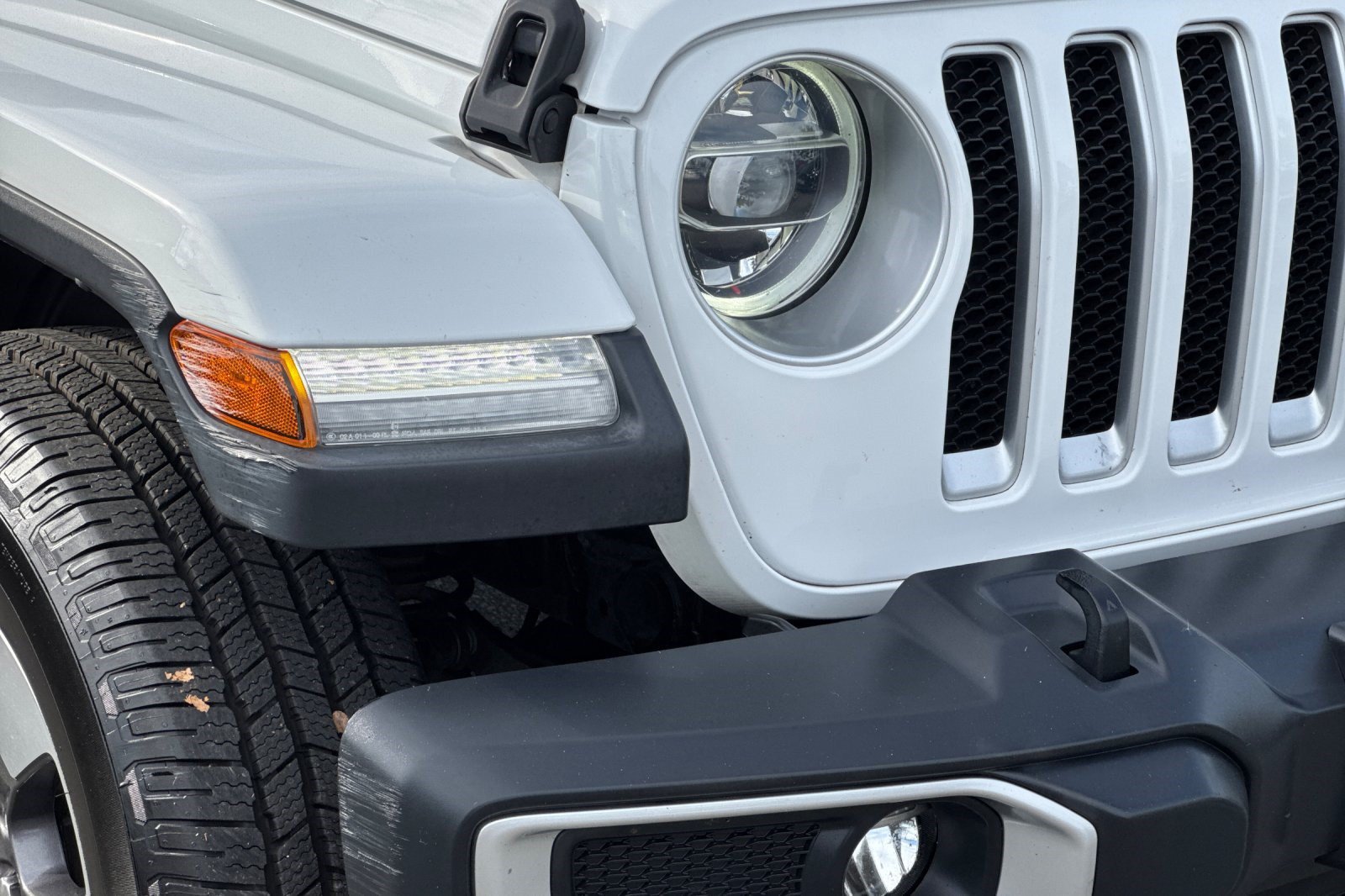 Used 2018 Jeep Wrangler Unlimited Sahara AWD/4WD image 12