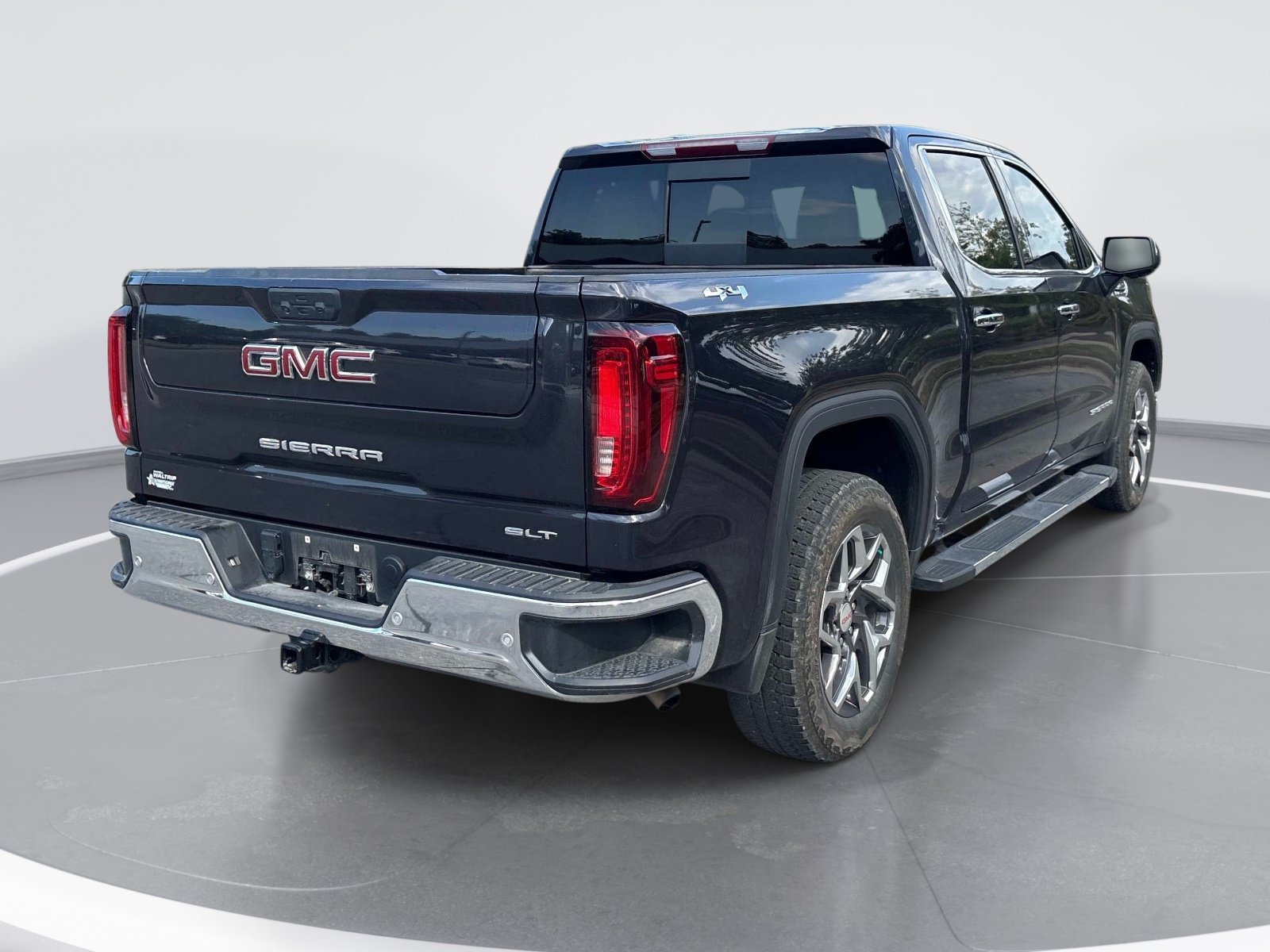 Used 2024 GMC Sierra 1500 SLT w/ SLT Premium Plus Package AWD/4WD image 8