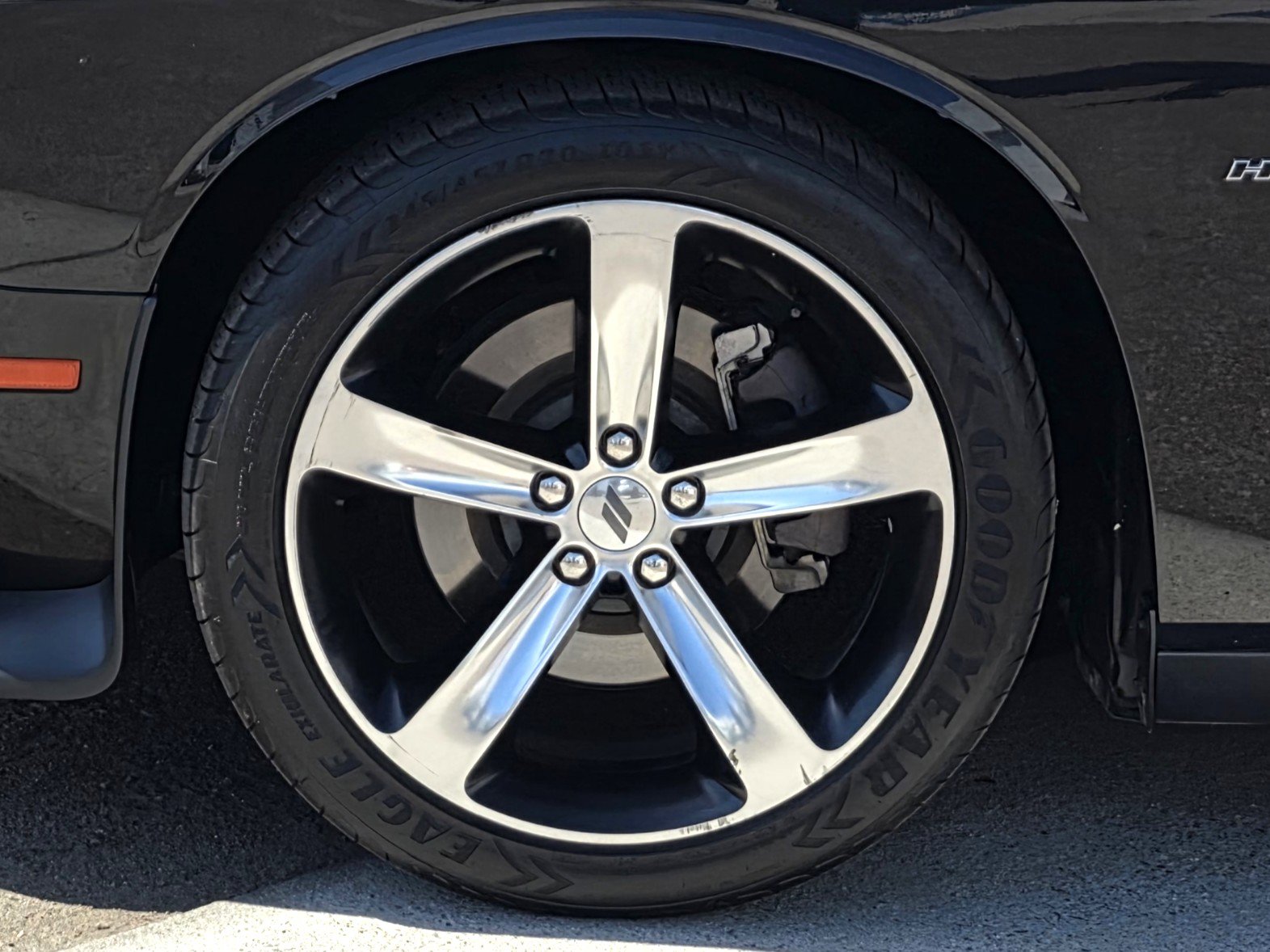 Used 2019 Dodge Challenger R/T w/ Driver Convenience Group RWD image 9