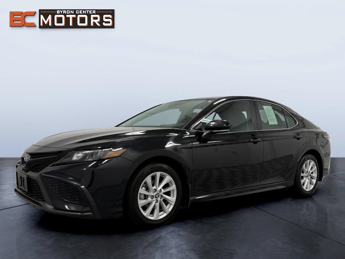 Used 2024 Toyota Camry SE FWD image 2