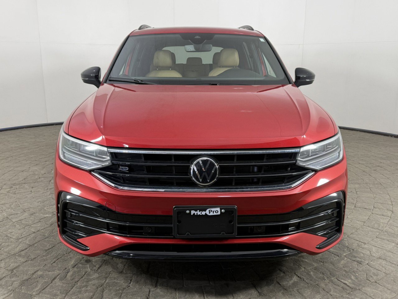 Used 2024 Volkswagen Tiguan SE R-Line AWD/4WD image 2