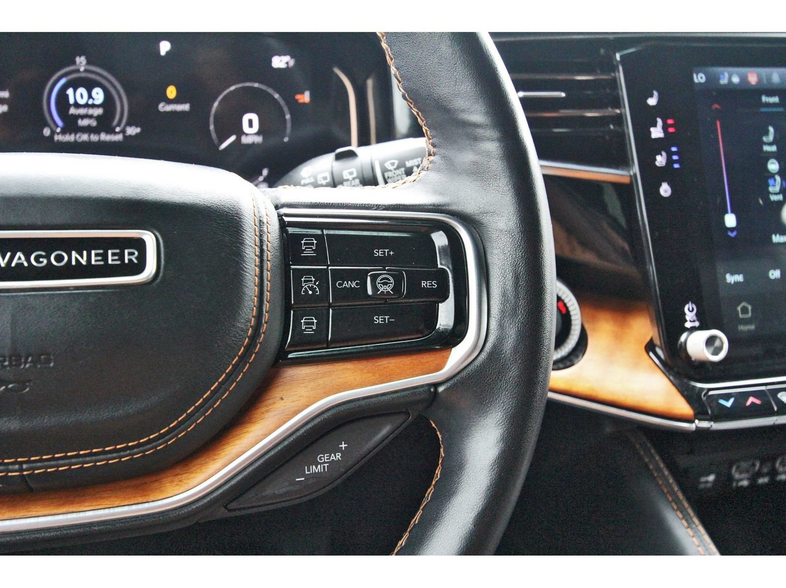 Used 2022 Jeep Grand Wagoneer Series III AWD/4WD image 26