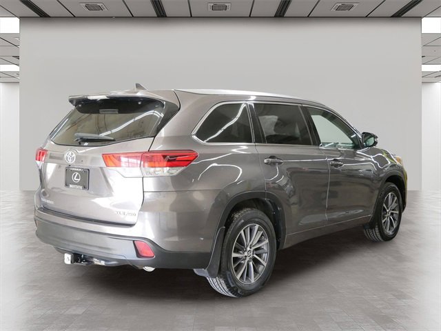 Used 2017 Toyota Highlander XLE image 5