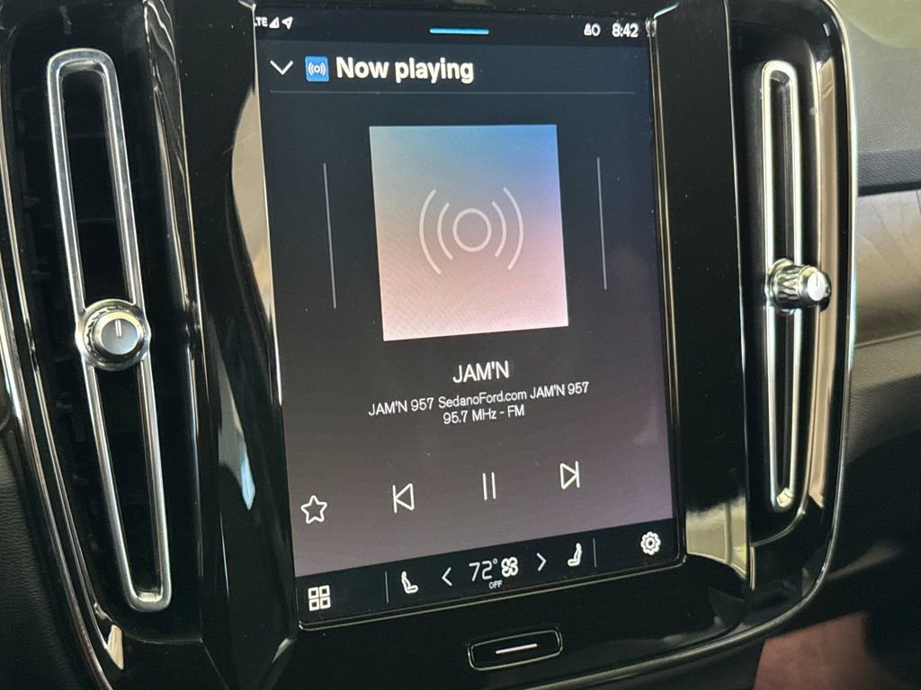 Certified 2023 Volvo XC40 Recharge Core image 17