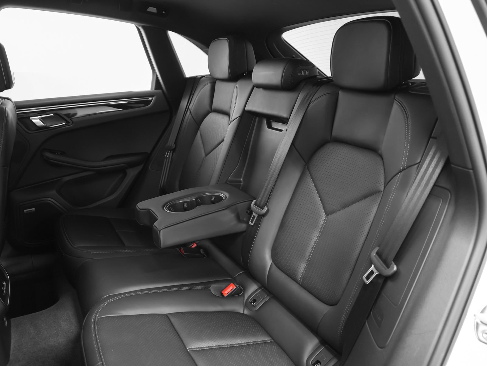 Certified 2025 Porsche Macan S image 46