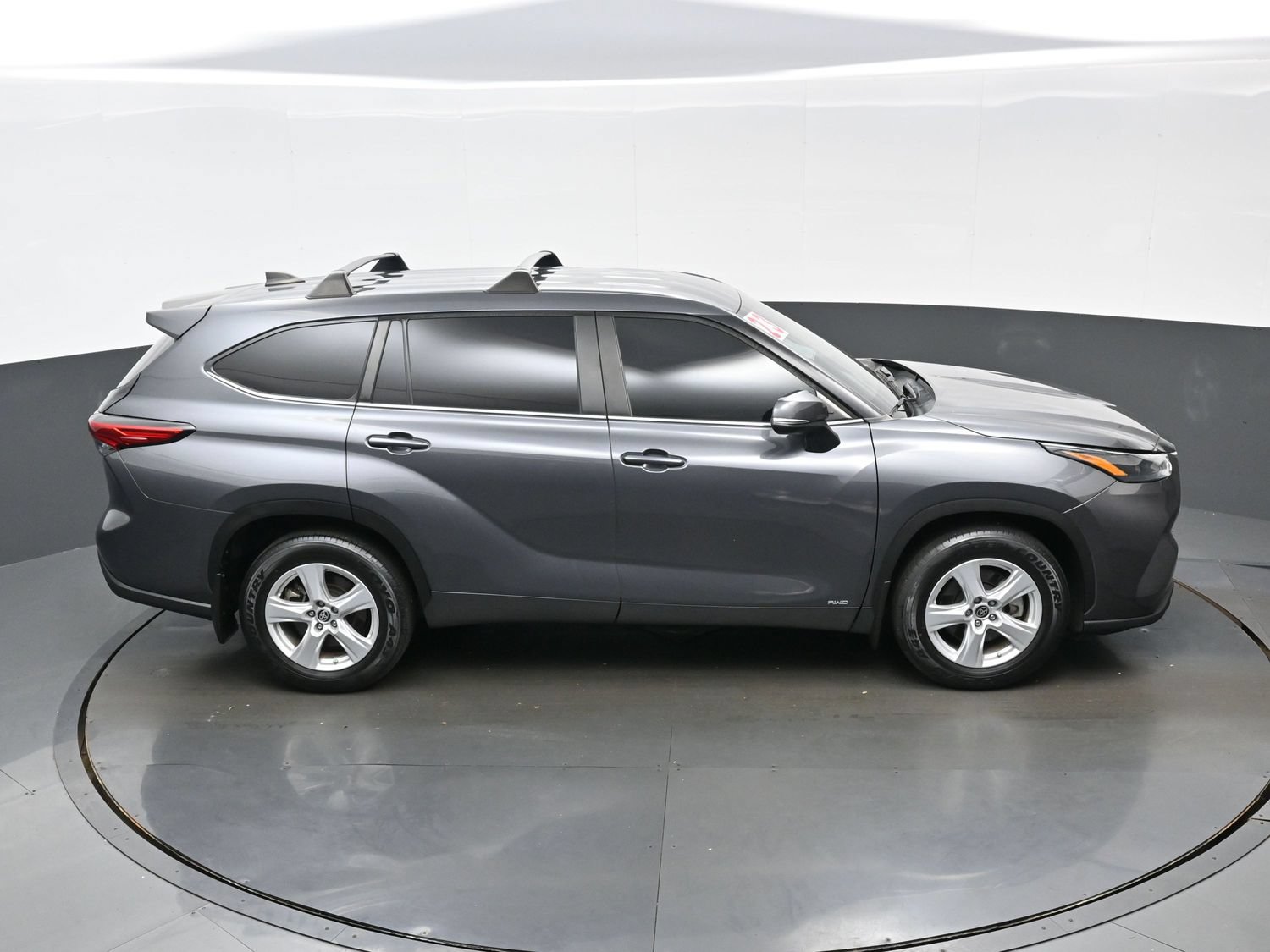 Used 2023 Toyota Highlander LE AWD/4WD image 41