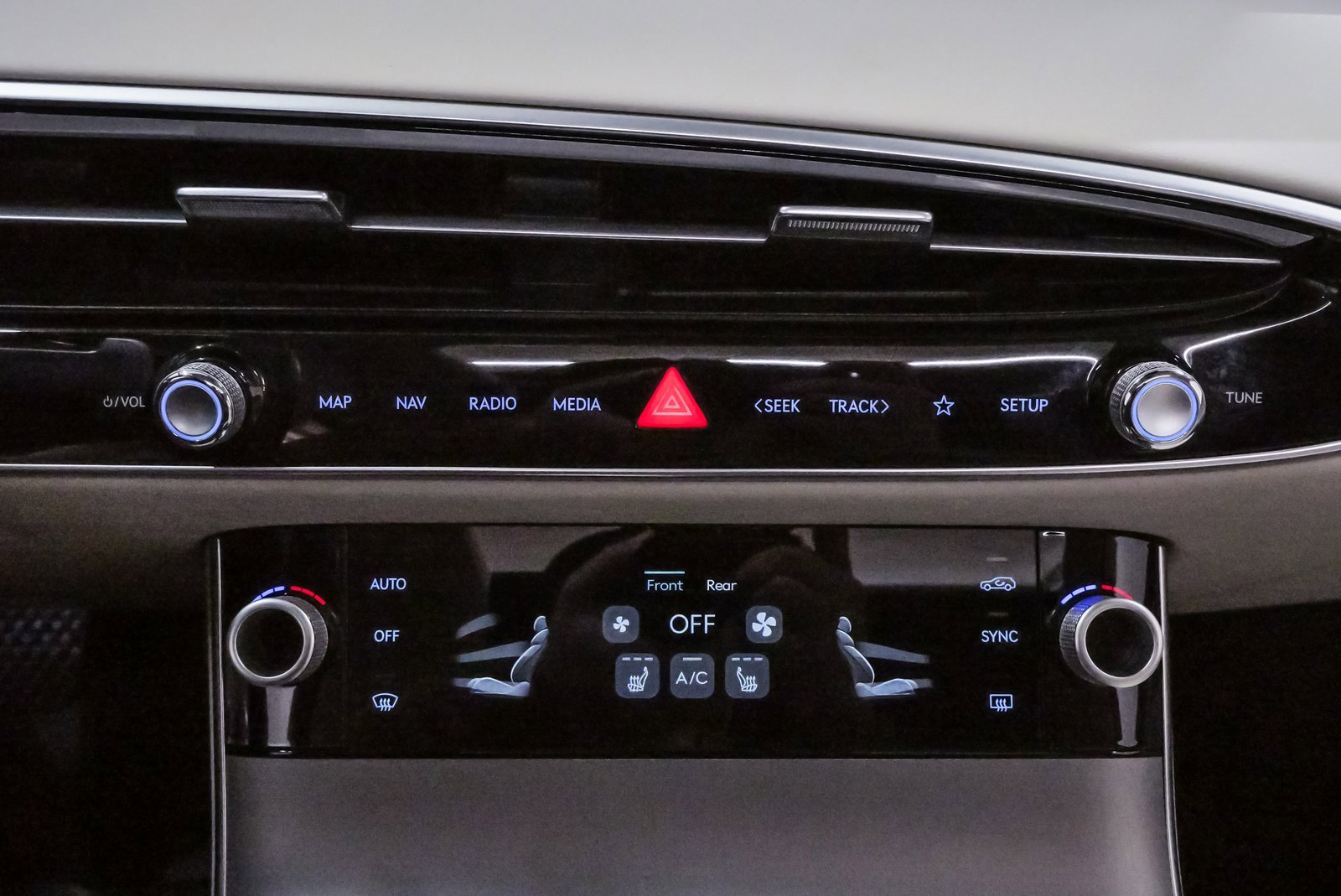 Certified 2026 Genesis GV70 2.5T Select image 17