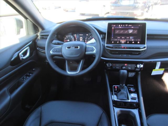 New 2026 Jeep Compass Latitude image 12