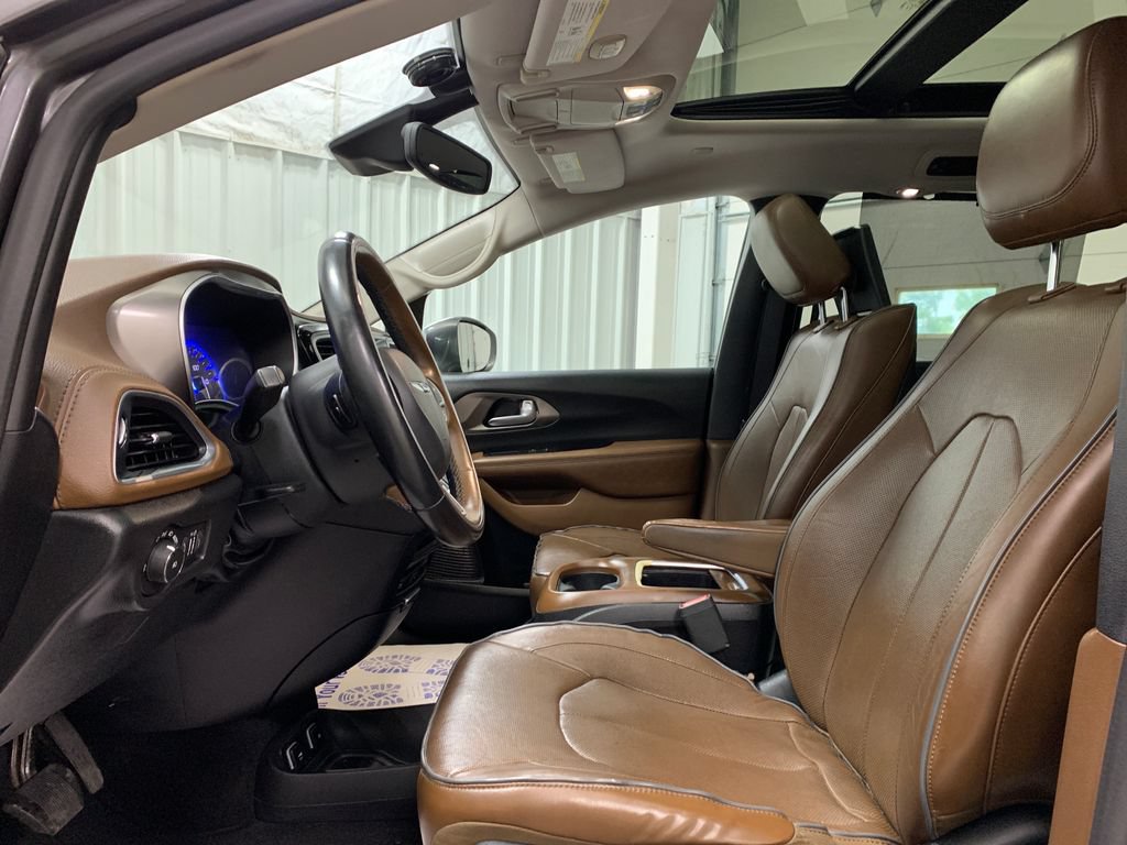 Used 2017 Chrysler Pacifica Limited FWD image 17