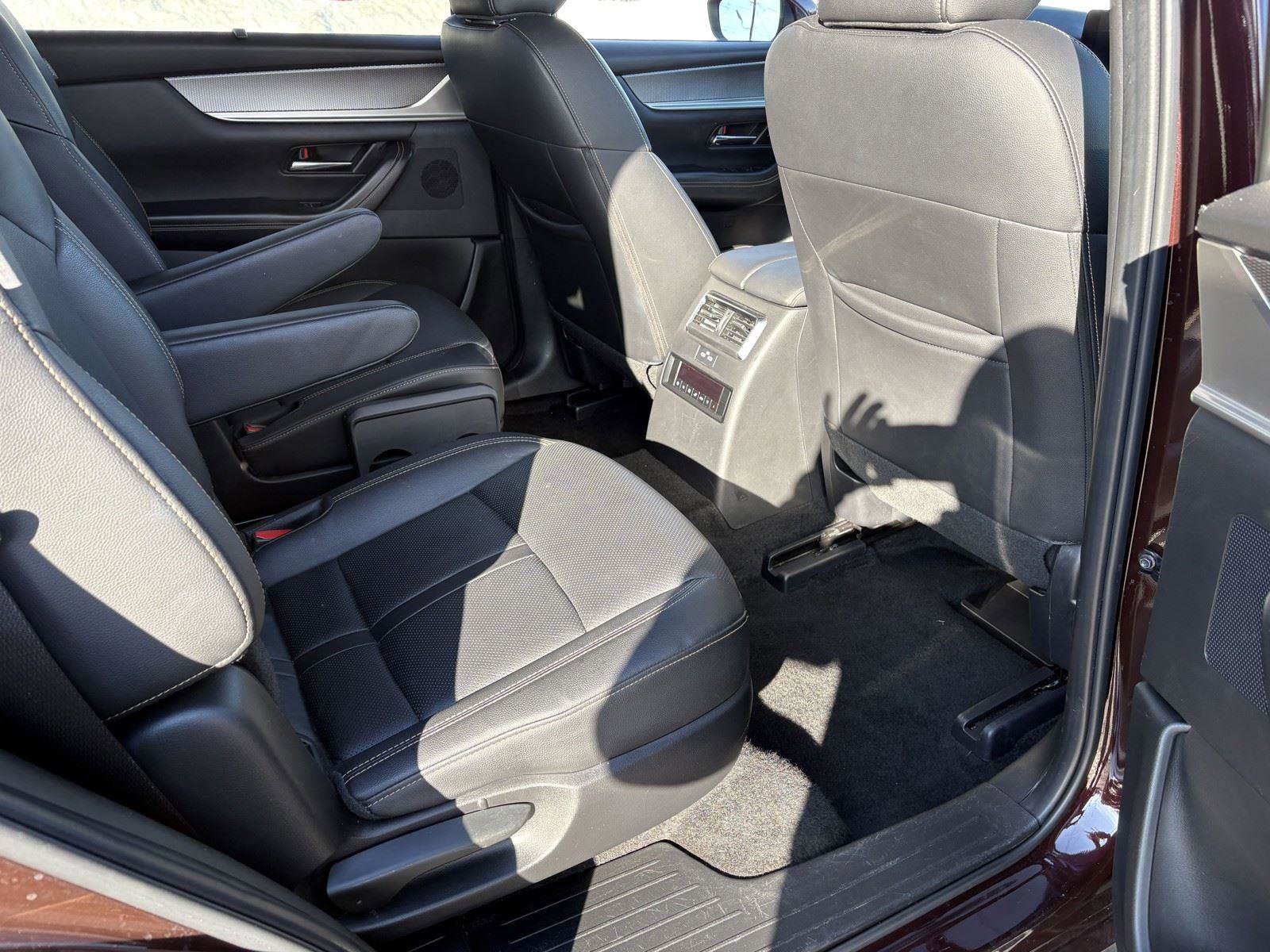 Used 2024 MAZDA CX-90 Plug-In Hybrid w/ Premium Pkg image 12