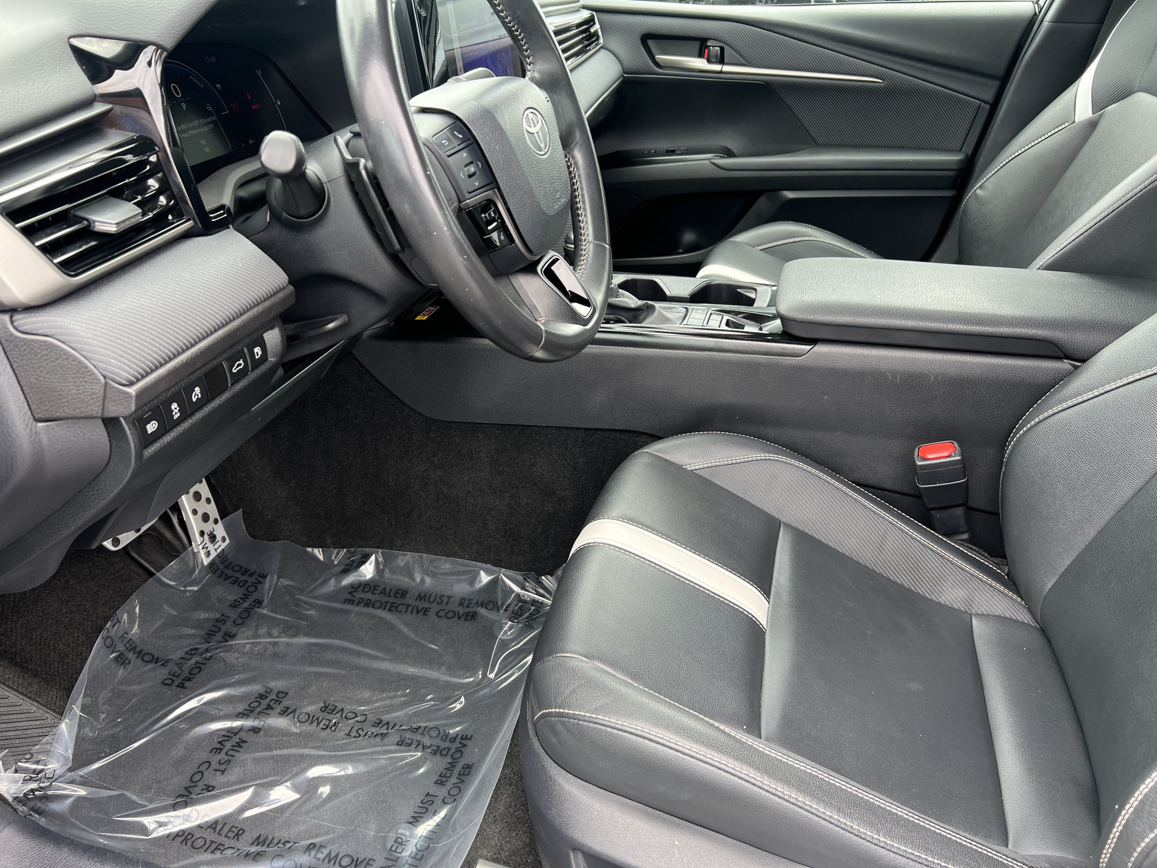 Used 2025 Toyota Camry SE FWD image 13