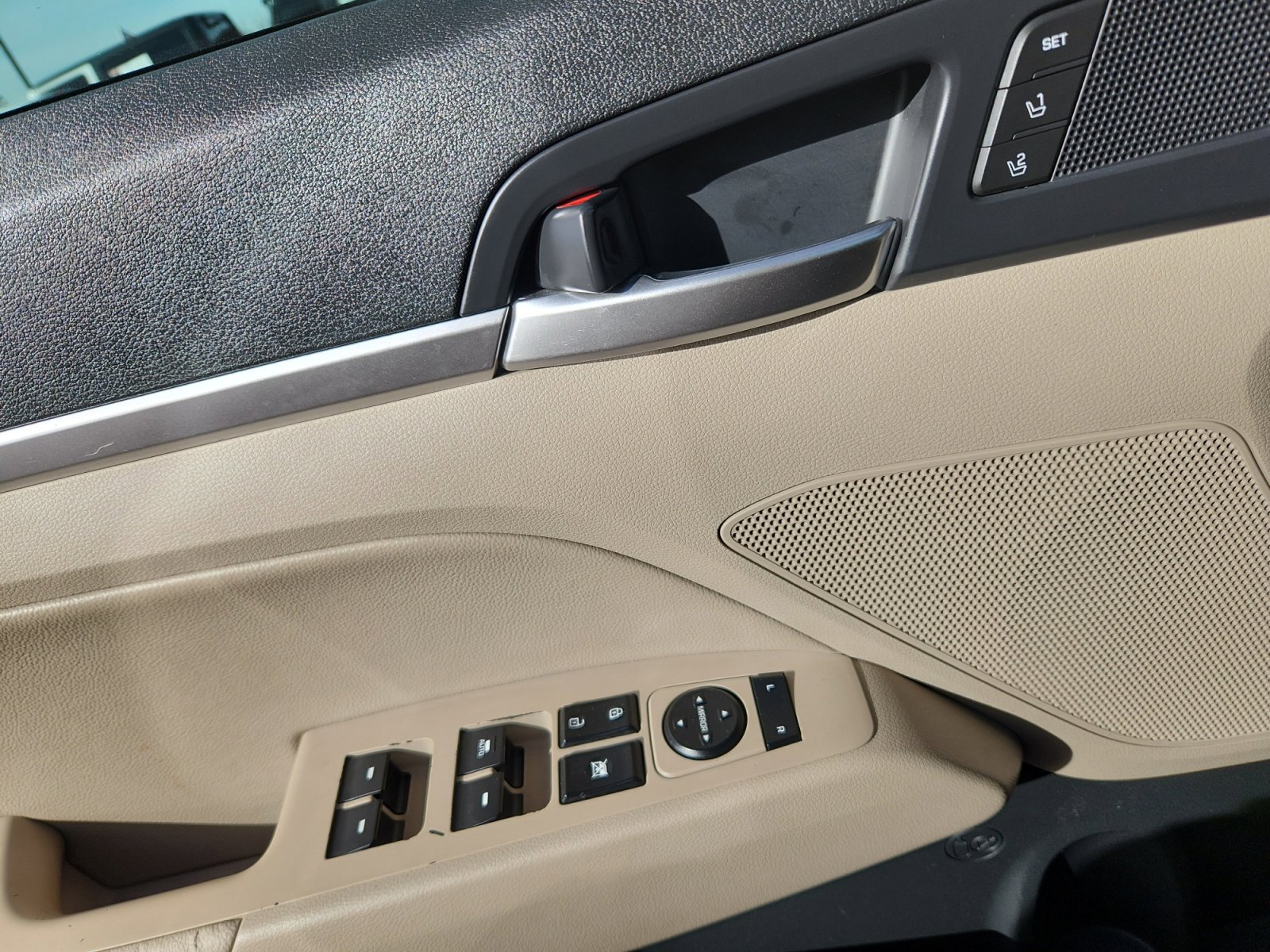 Used 2020 Hyundai Elantra Limited w/ Ultimate Package 03 image 16