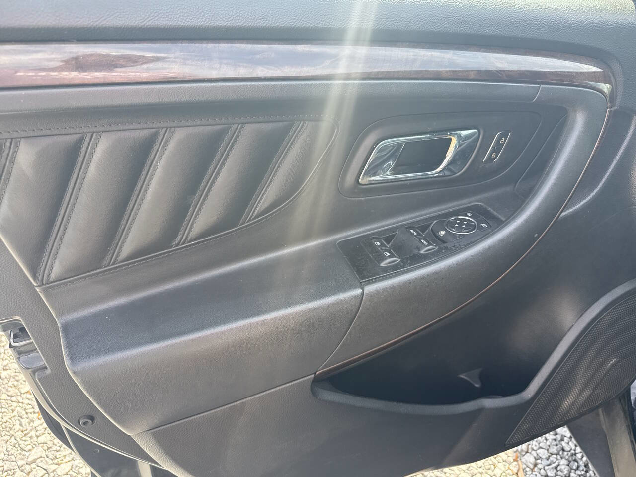 Used 2014 Ford Taurus Limited FWD image 12