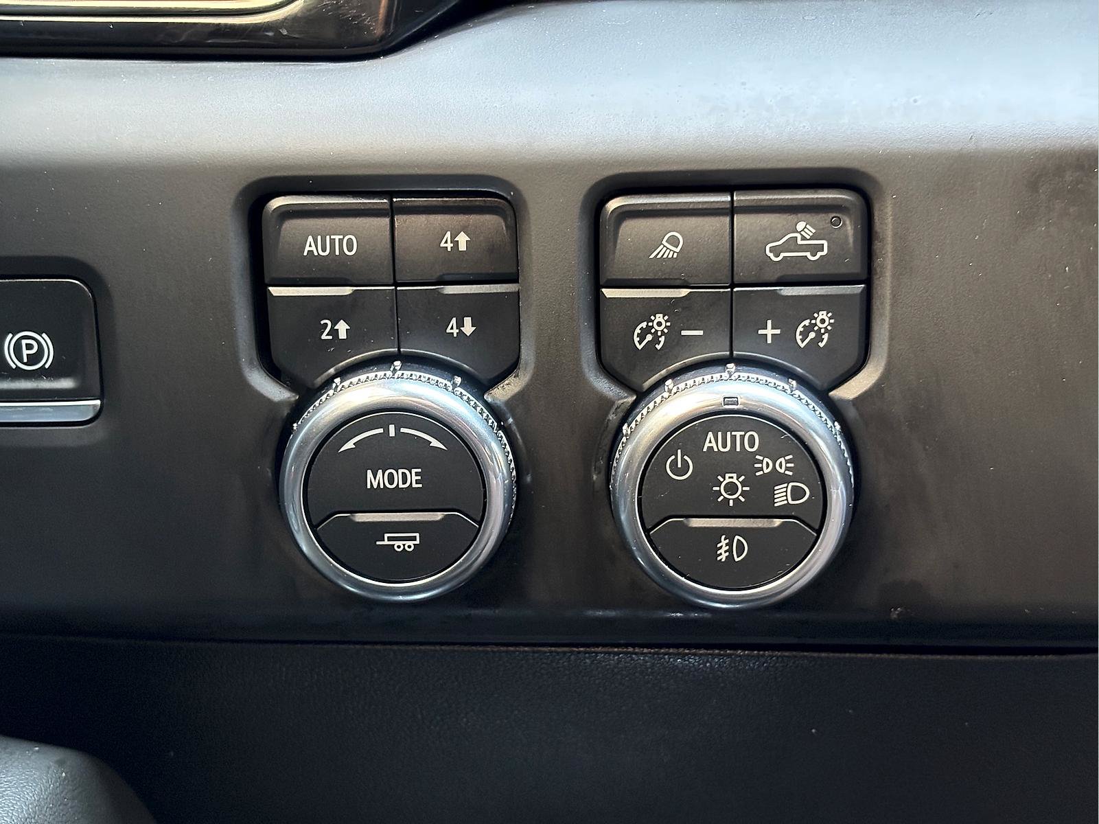 Used 2025 GMC Sierra 1500 AT4 w/ AT4 Premium Package AWD/4WD image 18