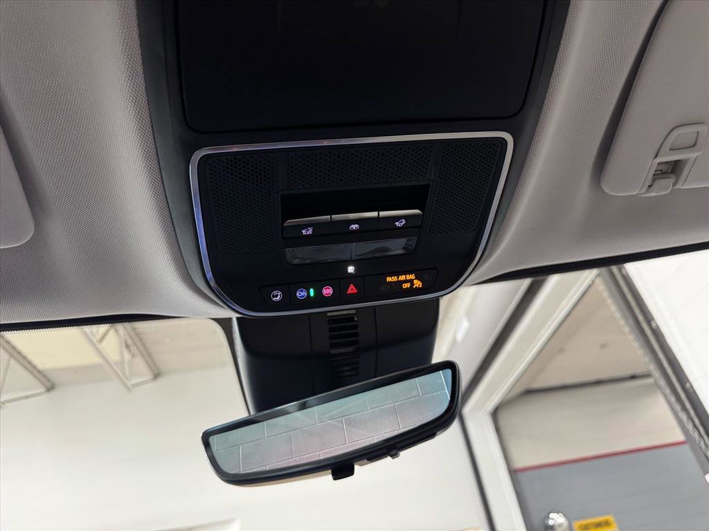 Certified 2025 Buick Enclave Avenir w/ Super Cruise Package image 22