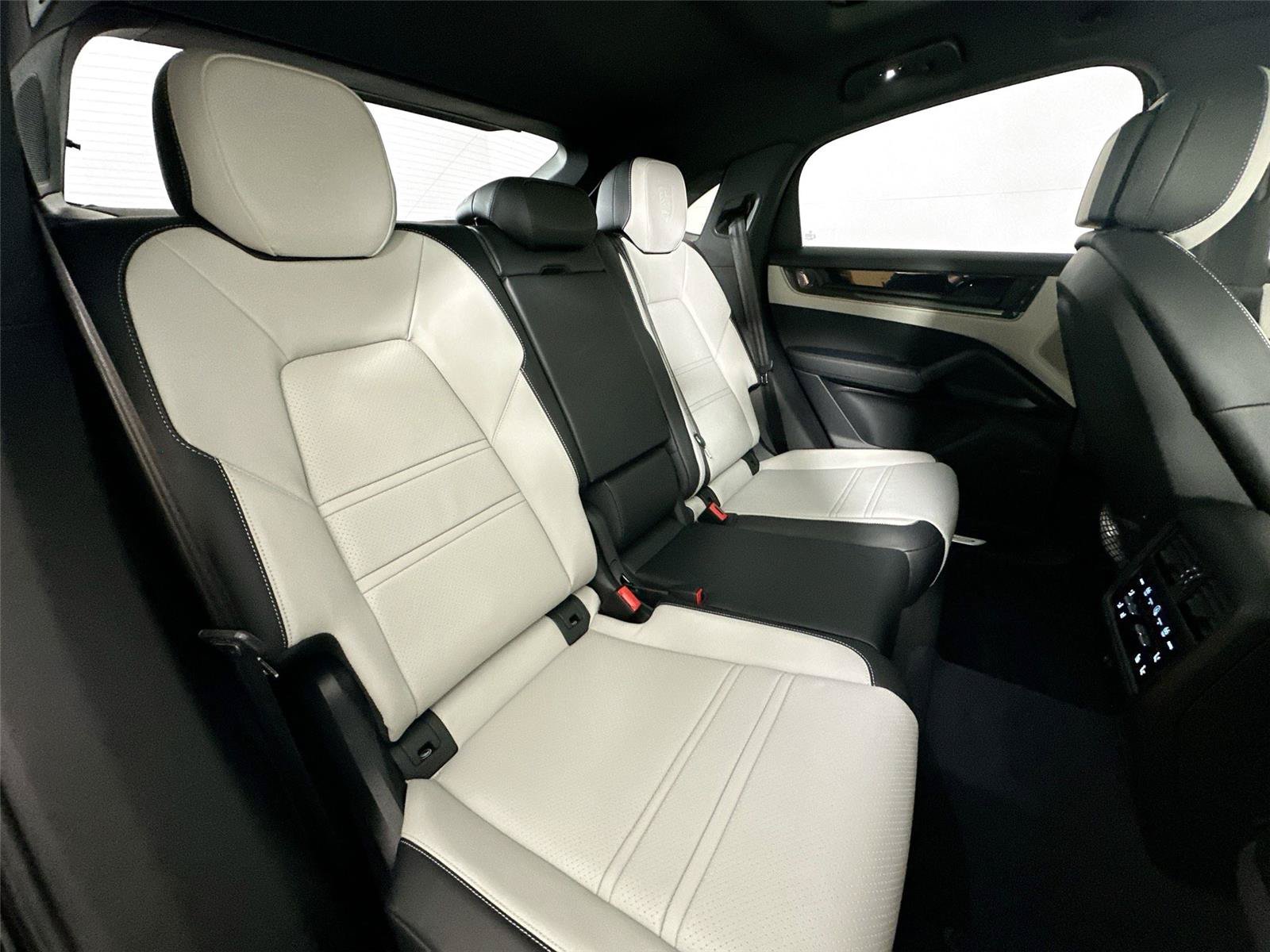 Certified 2026 Porsche Cayenne Coupe AWD/4WD image 27