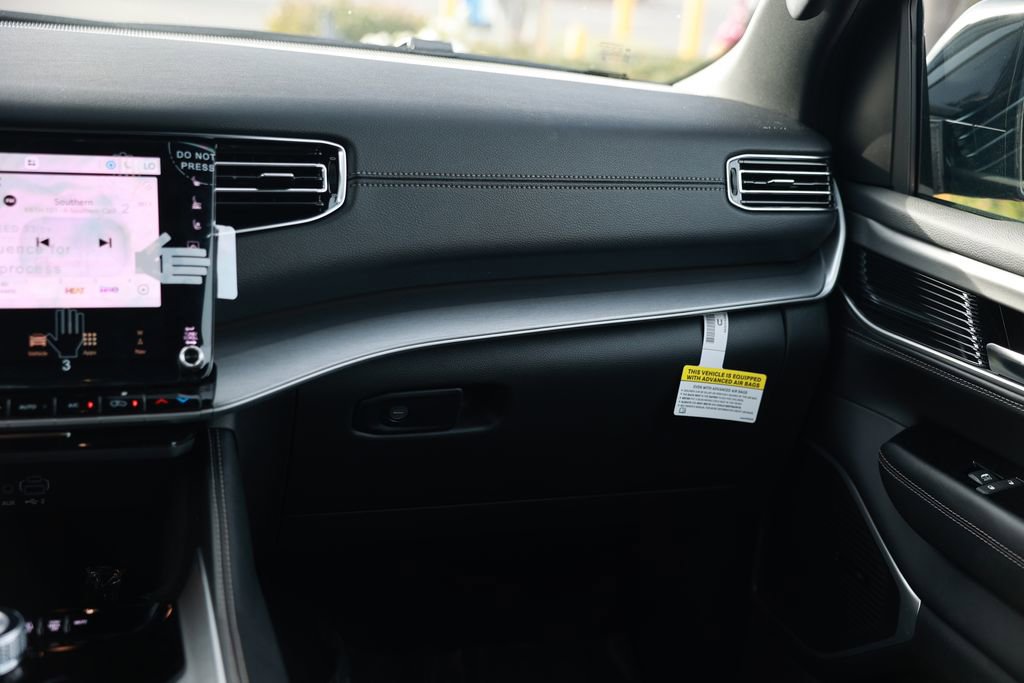 New 2026 Jeep Grand Wagoneer L 2WD w/ 8-Passenger Seating Package image 26