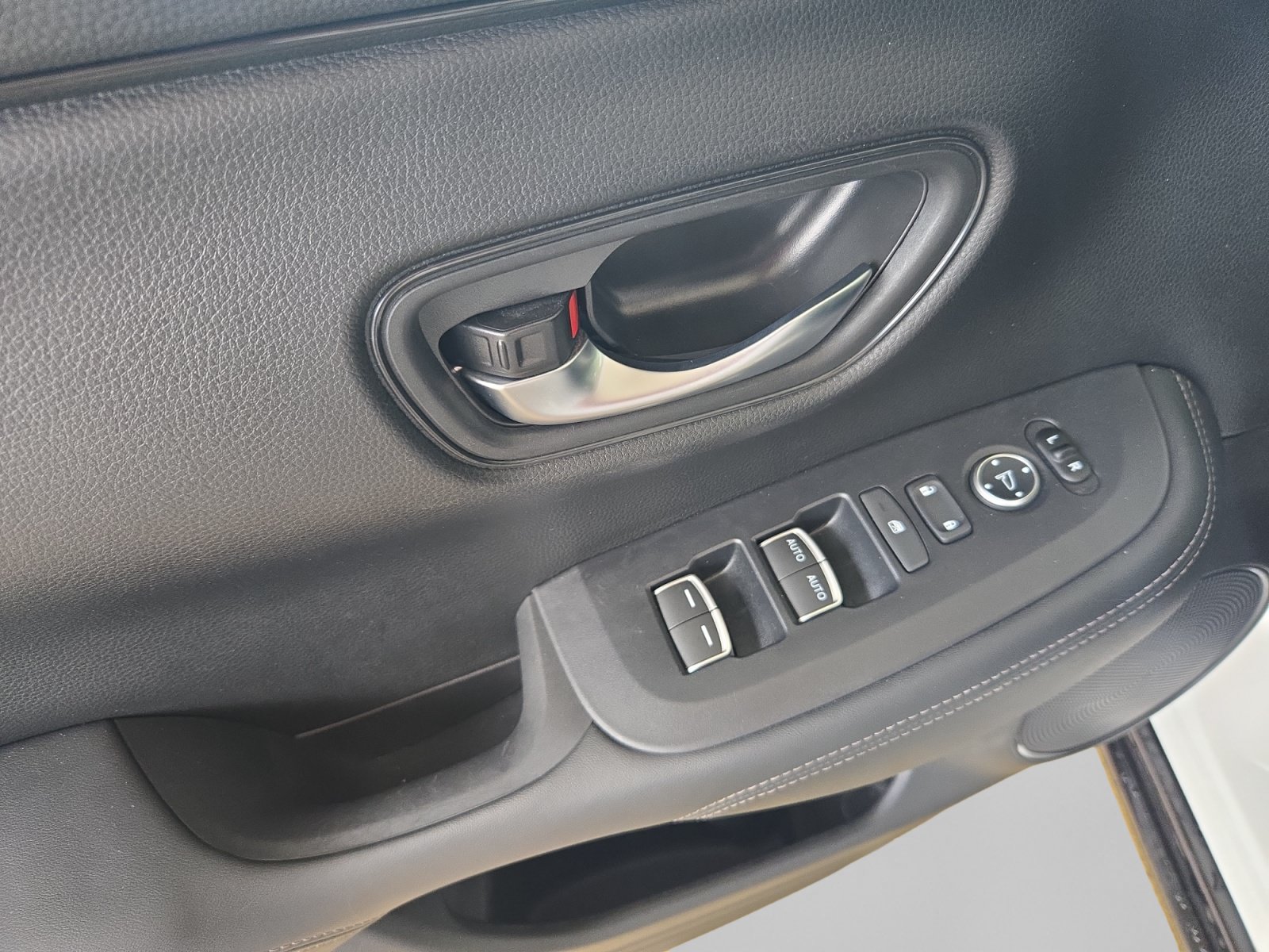 Used 2025 Honda HR-V EX-L image 11